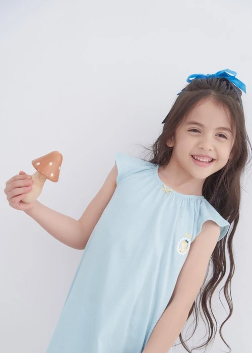 兒童連身_愛麗絲系列．吸濕排汗細摺拉格蘭短袖睡衣(夢幻藍-愛麗絲派對)