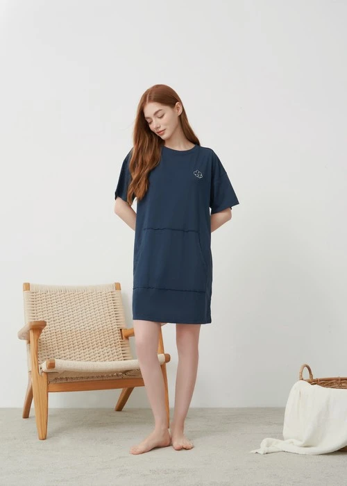 連身_Soft Clouds．圓領不收邊短袖睡衣（星系藍-刺繡雲朵）