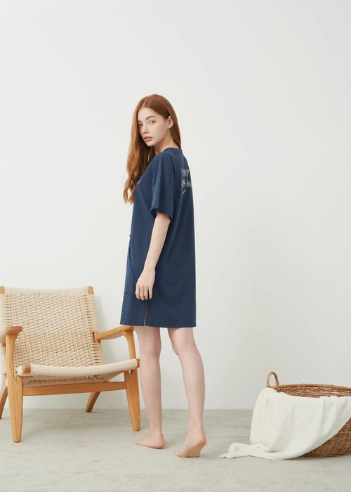 連身_Soft Clouds．圓領不收邊短袖睡衣(星系藍-刺繡雲朵)