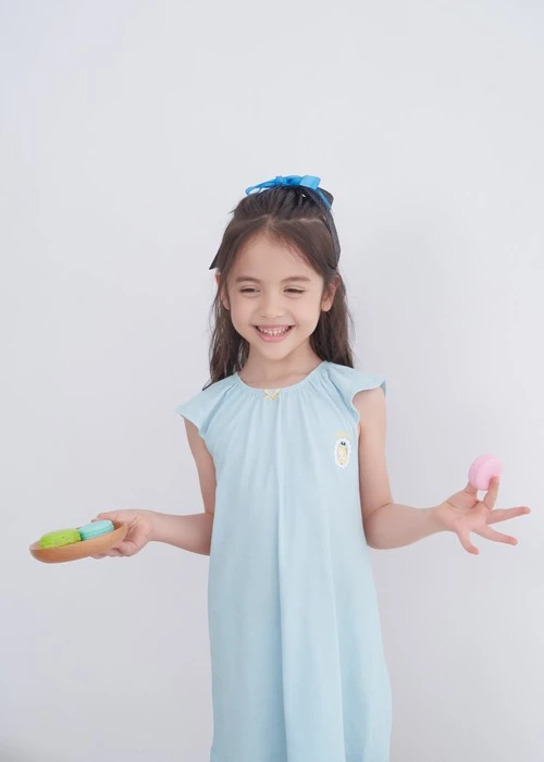 兒童連身_愛麗絲系列．吸濕排汗細摺拉格蘭短袖睡衣(夢幻藍-愛麗絲派對)