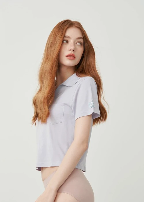 上衣_Soft Clouds．吸濕排汗襯衫領短版短袖上衣(風暴灰-刺繡幸運)