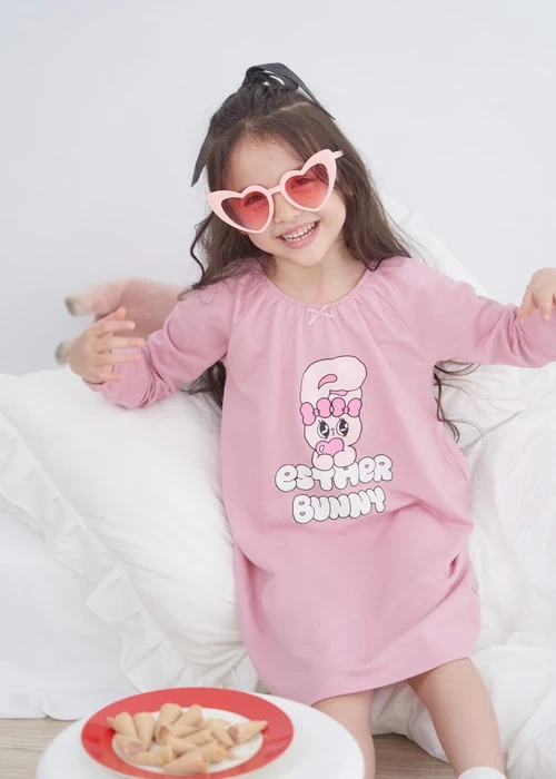 兒童連身_艾絲樂小兔系列．拉格蘭袖長袖束口睡衣(微風粉-抱愛心)