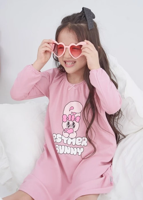 兒童連身_艾絲樂小兔系列．拉格蘭袖長袖束口睡衣(微風粉-抱愛心)