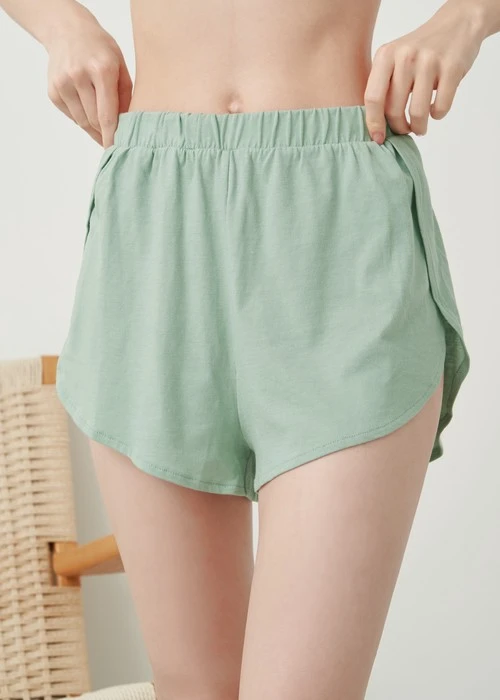 下身_Soft Clouds．吸濕排汗褲脇大叉居家短褲（淺灰綠）