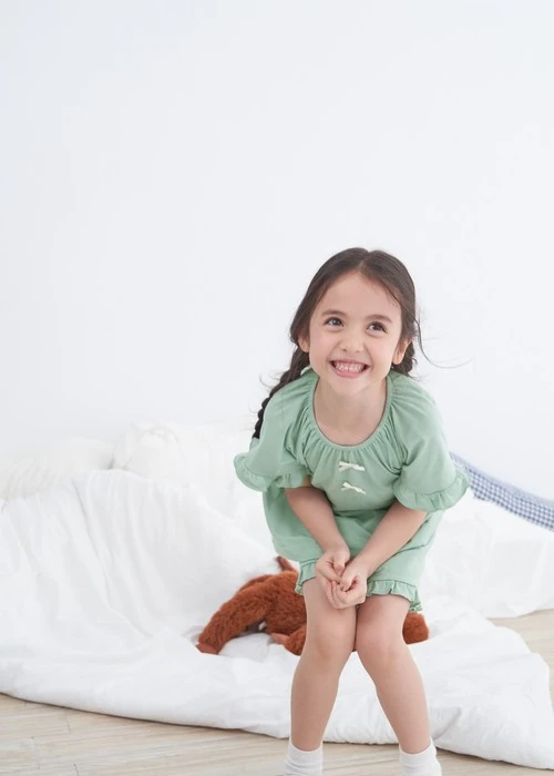 兒童成套_Sunlight Sky．吸濕排汗拉格蘭短袖荷葉上衣(淺灰綠)