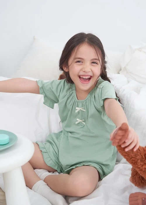 兒童成套_Sunlight Sky．吸濕排汗拉格蘭短袖荷葉上衣(淺灰綠)