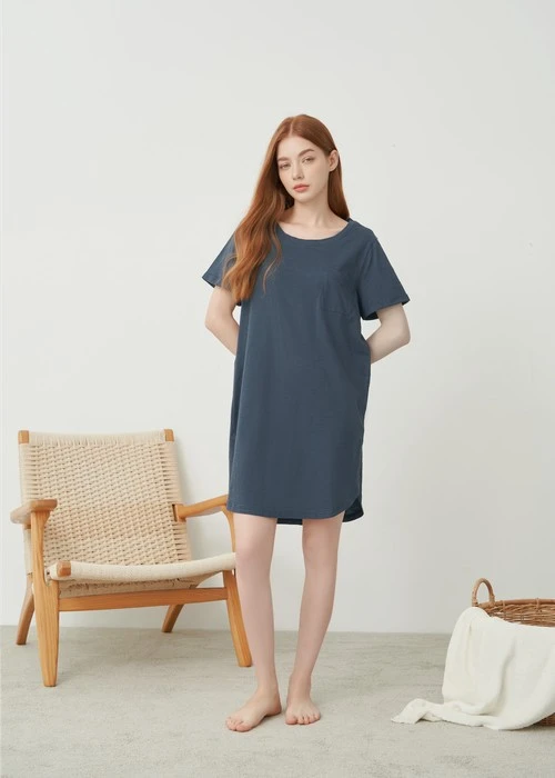 連身_Soft Clouds．純棉反摺短袖口袋開叉睡衣（隱夜藍）