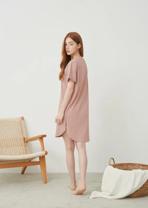 連身_Soft Clouds．純棉反摺短袖口袋開叉睡衣(隱夜藍)