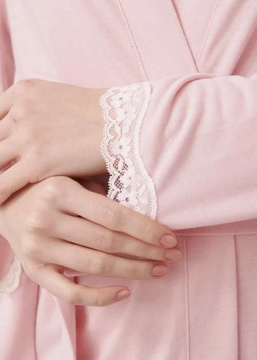 罩衫_Soft Clouds．蕾絲拼接腰綁帶睡袍（淡桃粉）