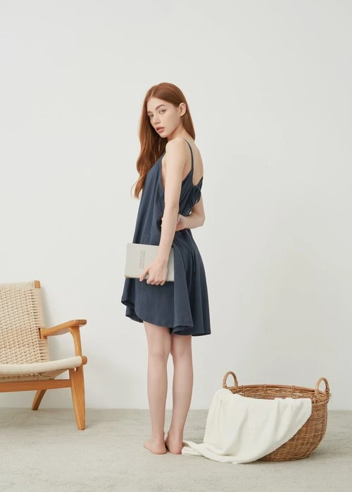 連身_Soft Clouds．純棉後綁帶寬鬆肩帶連身褲(隱夜藍)