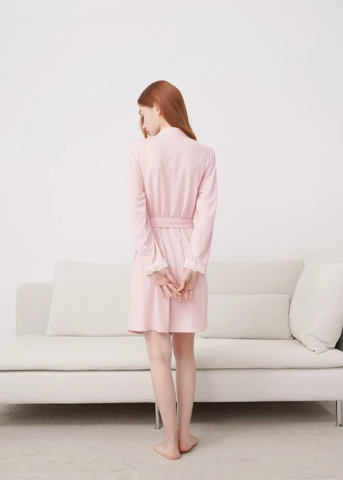 罩衫_Soft Clouds．蕾絲拼接腰綁帶睡袍(淡桃粉)
