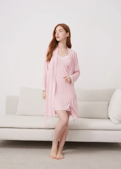 連身_Soft Clouds．蕾絲拼接肩帶罩杯睡衣(淡桃粉)