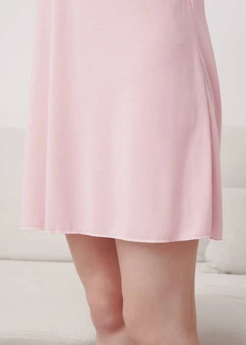 連身_Soft Clouds．蕾絲拼接肩帶罩杯睡衣(淡桃粉)