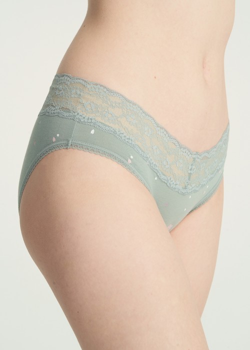 Flower Valley．V蕾絲低腰三角內褲（晨綠-蝴蝶翩翩）