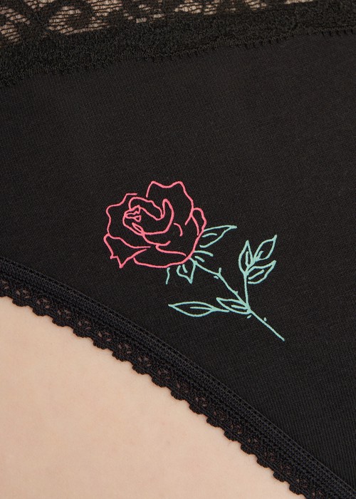 Flower Valley．V蕾絲中腰三角內褲(風信紫-線條蝴蝶)