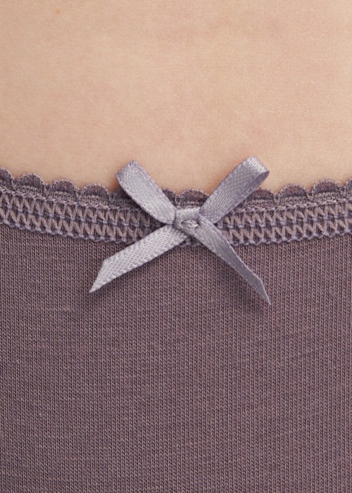 春日輕吻．花邊中腰三角內褲(黛紫-貓貓追花)