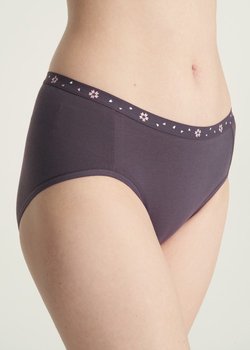 春日輕吻．中腰三角內褲(黛紫-治癒鈴蘭)