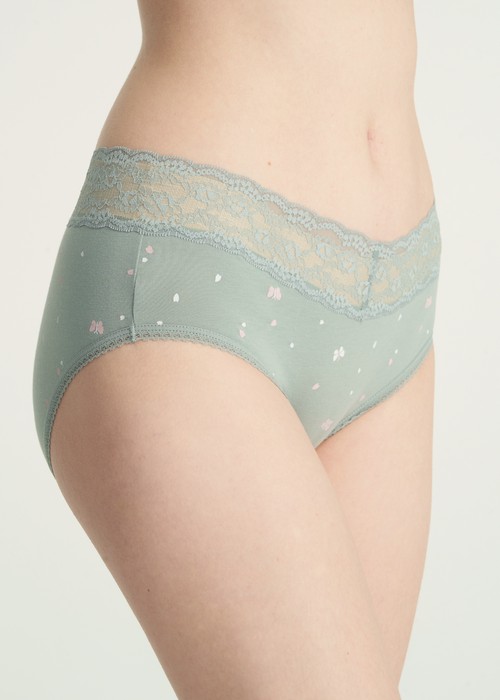 Flower Valley．窄版V蕾絲高腰三角內褲（晨綠-蝴蝶翩翩）