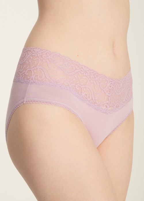 抗菌系列．V蕾絲中腰三角內褲(風信紫)