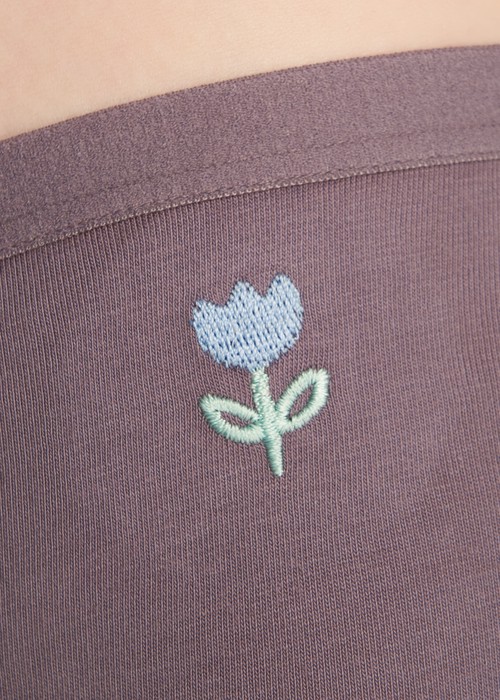 抗菌系列．緊帶高腰三角內褲(雨霧紫-刺繡鬱金香)