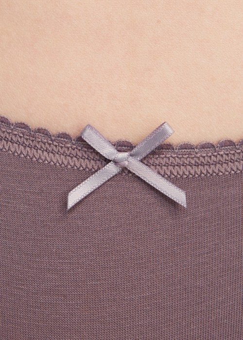 春日輕吻．花邊低腰三角內褲(風信紫-線條海芋)