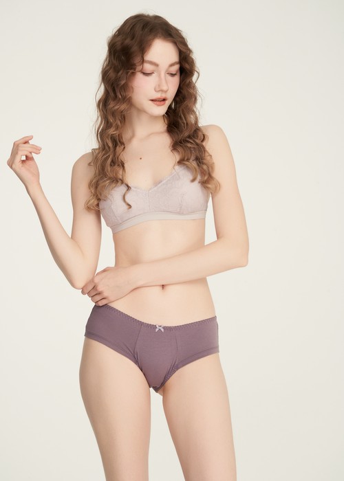 經典純色．後片訂製蕾絲中腰三角內褲（雨霧紫）
