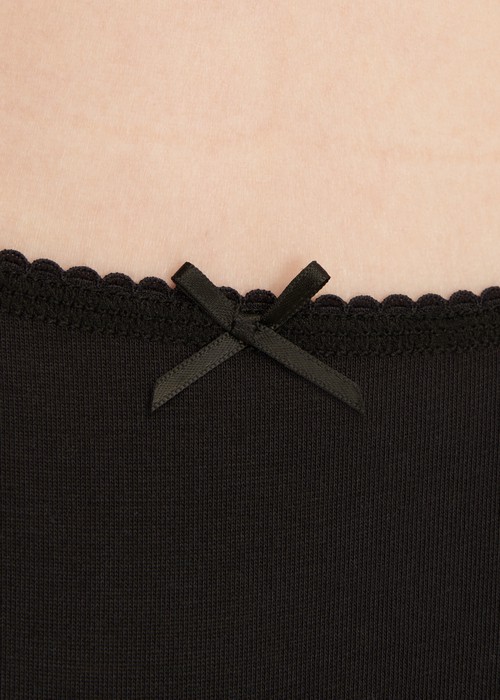 春日輕吻．花邊中腰三角內褲(黛紫-貓貓追花)