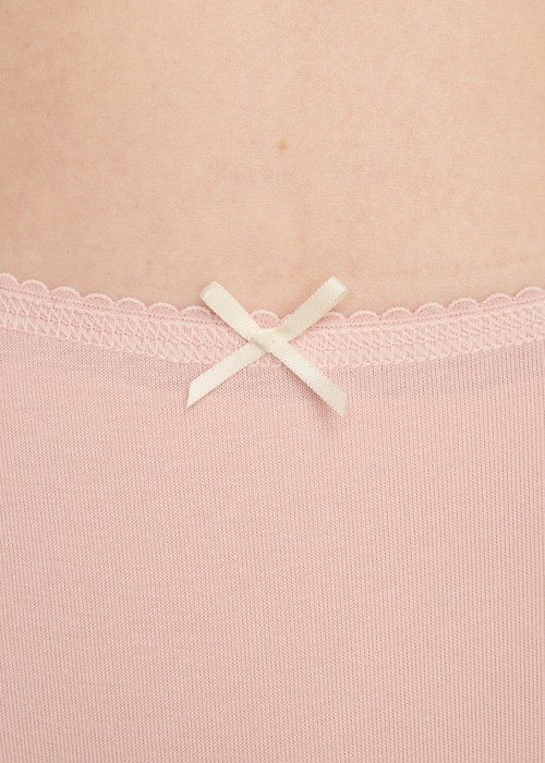 春日輕吻．花邊中腰三角內褲(黛紫-貓貓追花)