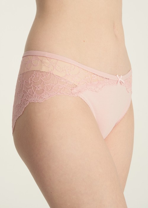 經典純色．脇後訂製蕾絲中腰三角內褲（霧玫粉）