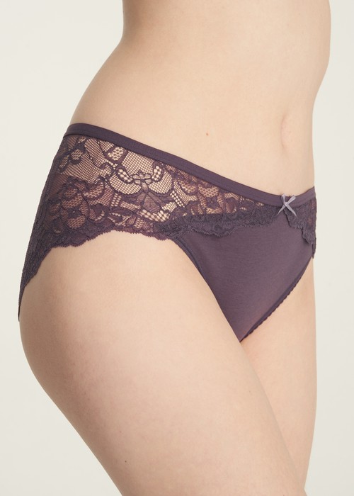 經典純色．脇後訂製蕾絲中腰三角內褲（黛紫）