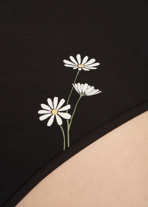 XXL Flower Valley．緊帶高腰三角內褲(黑-雛菊)