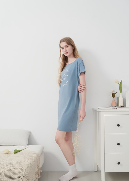 連身_Lazy Day．莫代爾棉微平口肩居家反摺短袖睡衣(暮雲藍-肚子餓)