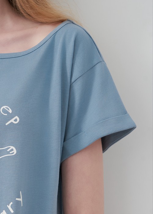 連身_Lazy Day．莫代爾棉微平口肩居家反摺短袖睡衣(暮雲藍-肚子餓)