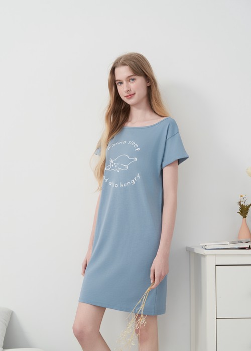 連身_Lazy Day．莫代爾棉微平口肩居家反摺短袖睡衣（暮雲藍-肚子餓）