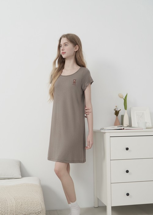 連身_Lazy Day．吸濕排汗 A-Line 短袖罩杯睡衣(晨曦粉-刺繡愛心)