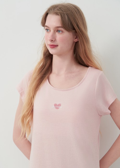 連身_Lazy Day．吸濕排汗 A-Line 短袖罩杯睡衣（晨曦粉-刺繡愛心）