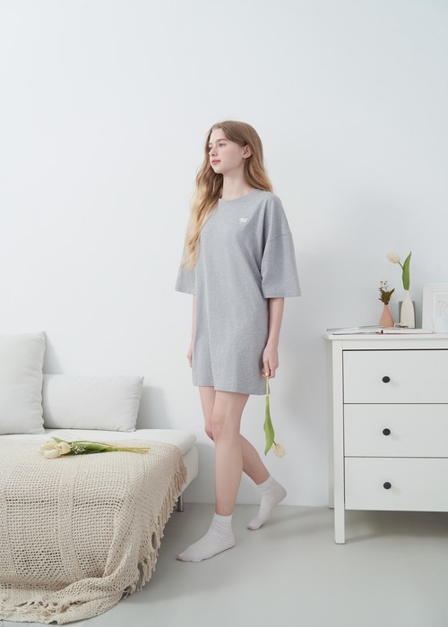 連身_Lazy Day．純棉落肩五分袖睡衣(淺麻灰-刺繡西高地狗狗)