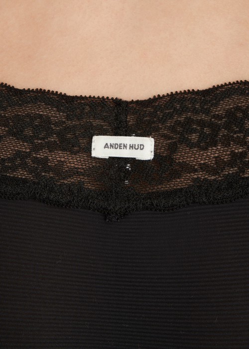 冰絲涼感抗菌．V蕾絲低腰三角內褲（黑）