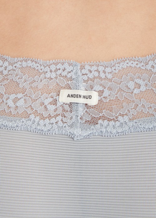 冰絲涼感抗菌．V蕾絲低腰三角內褲（天際藍）