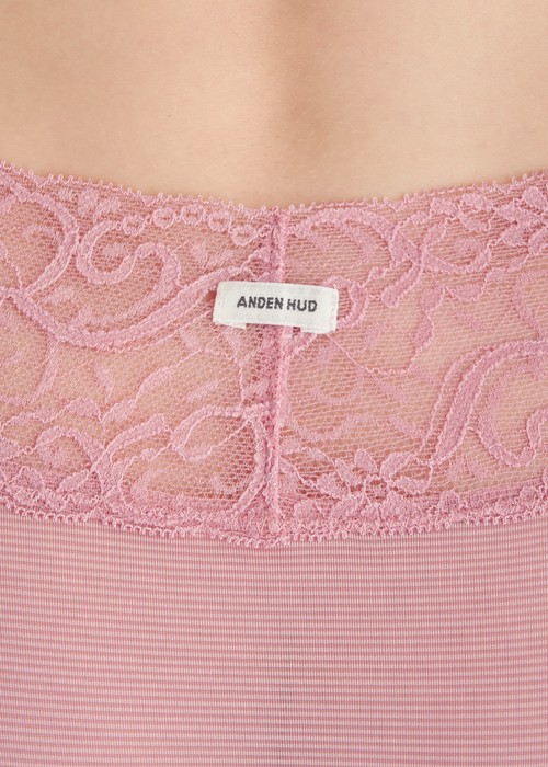 冰絲涼感抗菌．V蕾絲中腰三角內褲（微風粉）