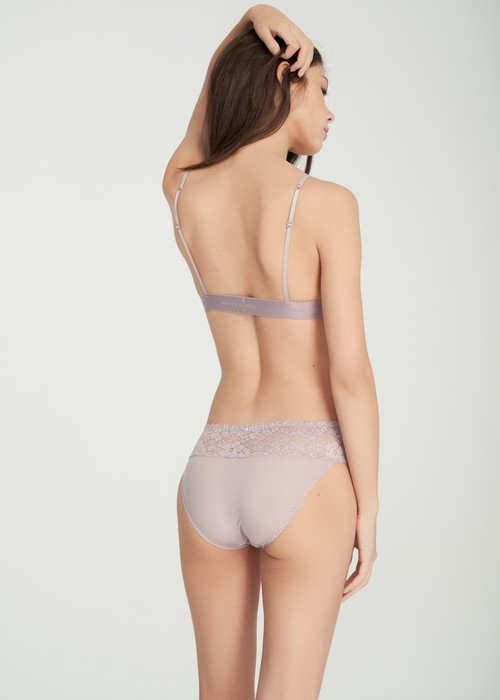 冰絲涼感抗菌．抓皺蕾絲中腰三角內褲(冰島綠)