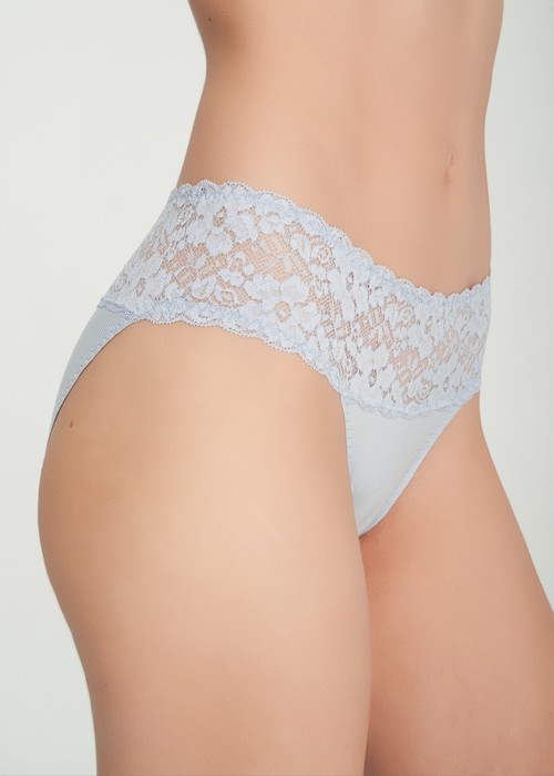 冰絲涼感抗菌．抓皺蕾絲中腰三角內褲（天際藍）