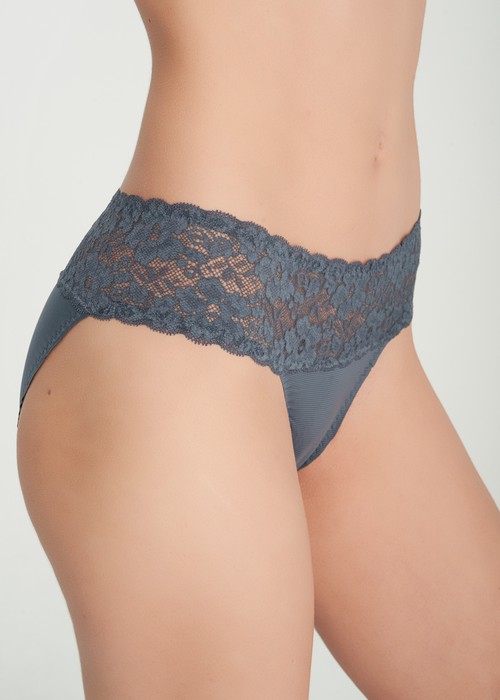 冰絲涼感抗菌．抓皺蕾絲中腰三角內褲（冰川藍）