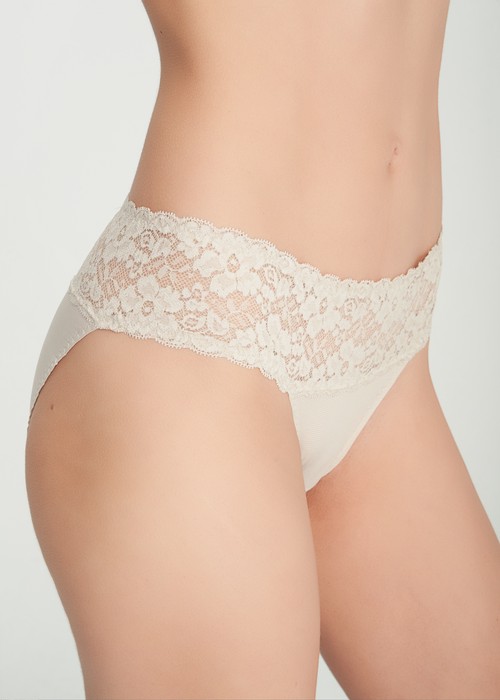 冰絲涼感抗菌．抓皺蕾絲中腰三角內褲（月光灰）