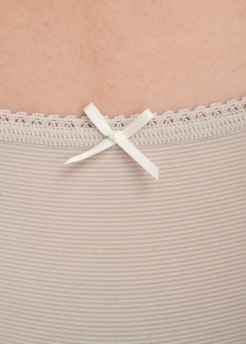 冰絲涼感抗菌．花邊中腰三角內褲(天際藍)