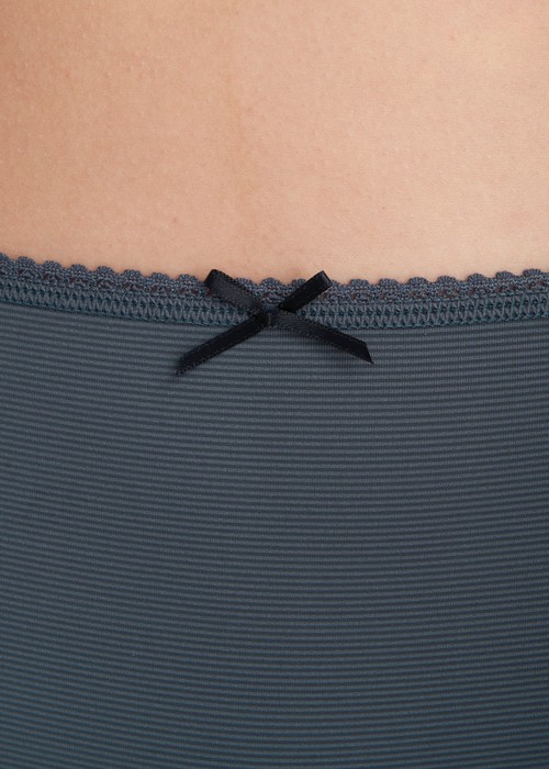 XXL 冰絲涼感抗菌．花邊高腰三角內褲(雲灰紫)