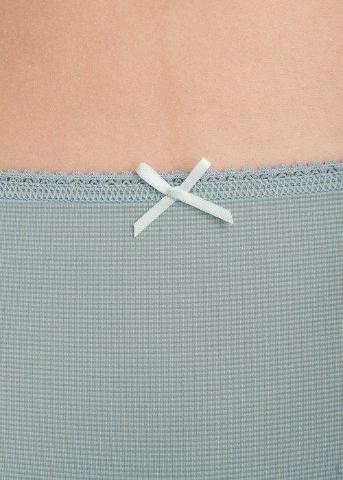 XXL 冰絲涼感抗菌．花邊高腰三角內褲(雲灰紫)