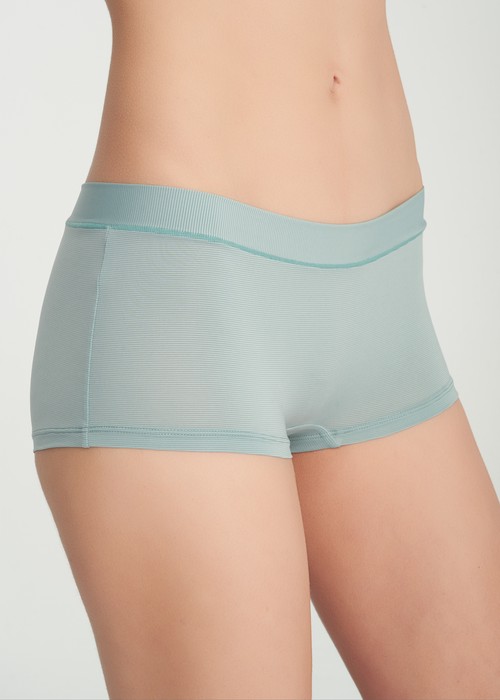 冰絲涼感抗菌．親膚中腰平口內褲（冰島綠）