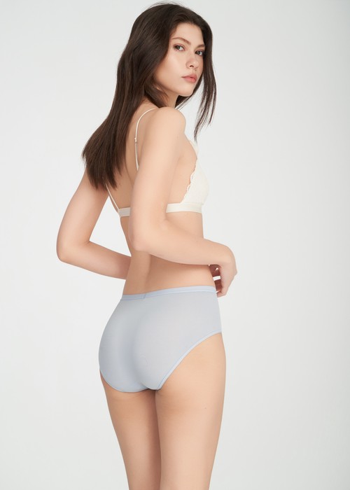 冰絲涼感抗菌．中腰三角內褲(冰島綠)