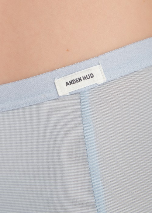 冰絲涼感抗菌．中腰三角內褲（天際藍）